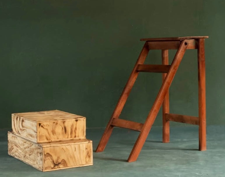 Collapsible antique stool